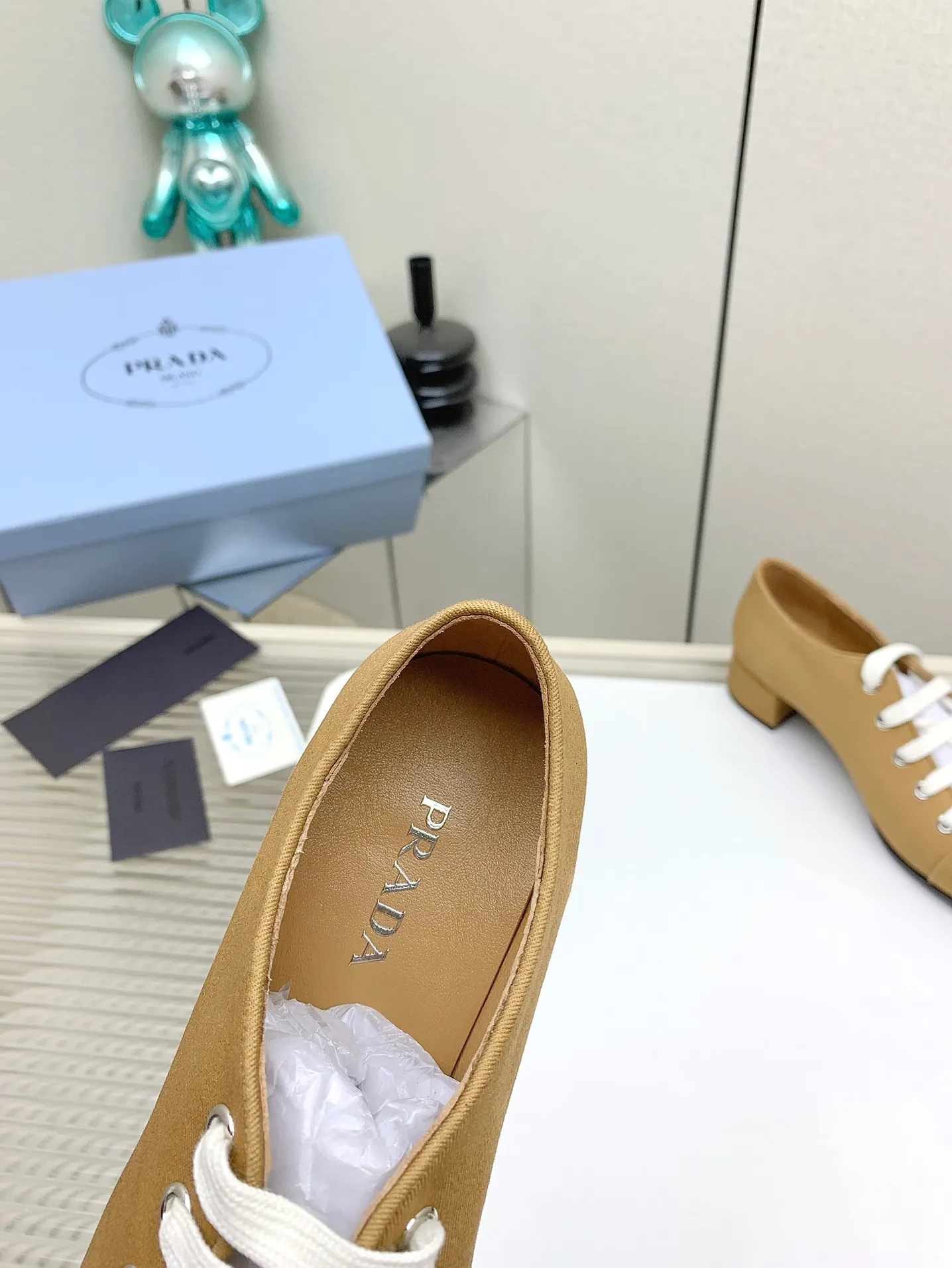 👟👟Ex-factory price 620👟👟 (Higher version) Prada 25/Spring and Summer Catwalk New lace-up hollow shoelace Mary Jane thick heel shoes This year’s lace-up element is super popular and really fashionable. I am obsessed with the appearance and comfort! The salty or sweet doll head design is full of girlishness. It is retro and playful yet elegant. The key is that it is easy to wear. ✔️Upper: original customized fabric ✔️Inner: sheepskin ✔️Outsole: genuine leather outsole imported from Italy ✔️Size: #35-41 (40.41 custom-made, non-refundable)